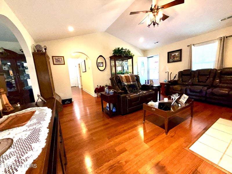 1049 Little Dogwood Rd, Kingston, TN 37763