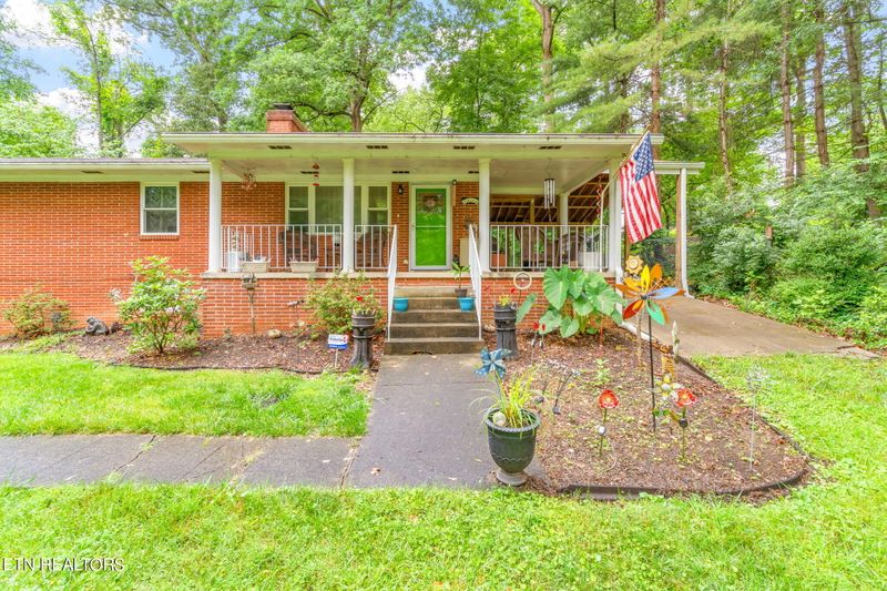 104A Pleasant Rd, Oak Ridge, TN 37830