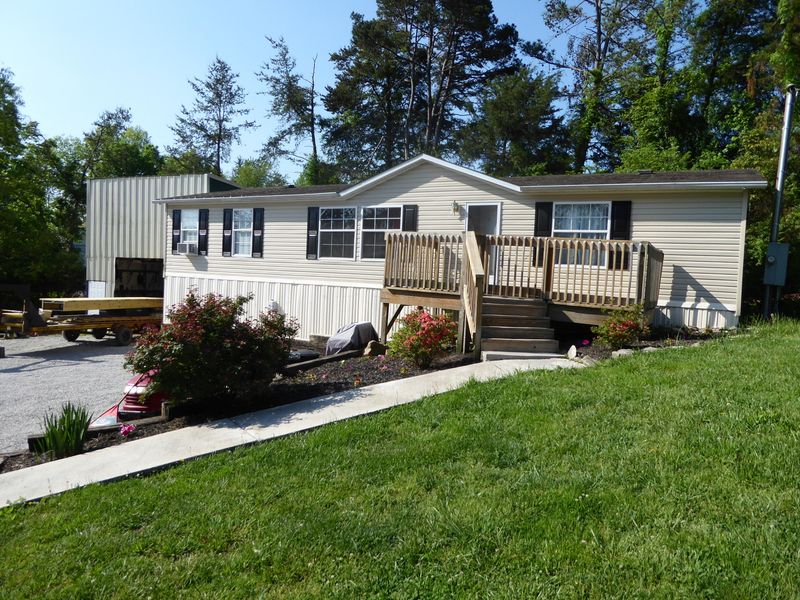 105 4th St, Corryton, TN 37721