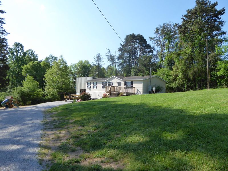 105 4th St, Corryton, TN 37721