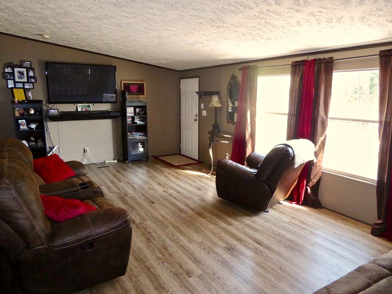 105 4th St, Corryton, TN 37721