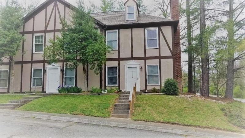 105 Arcadia Ln #Apt B, Oak Ridge, TN 37830