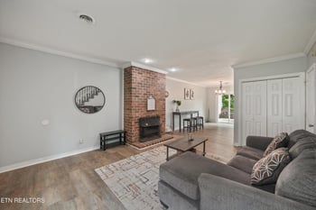 105 Arcadia Ln #APT D, Oak Ridge, TN 37830