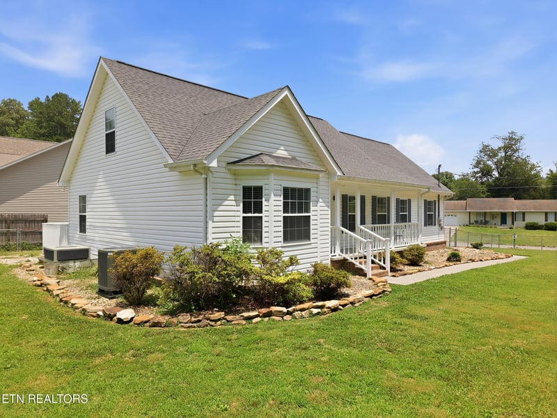 105 Aspen Ln, Oliver Springs, TN 37840