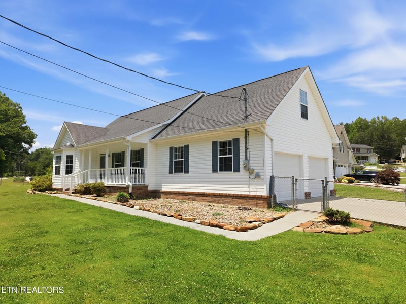 105 Aspen Ln, Oliver Springs, TN 37840