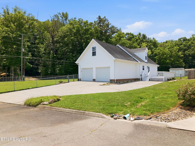 105 Aspen Ln, Oliver Springs, TN 37840