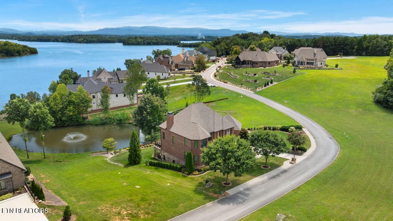 105 Breakers Dr, Vonore, TN 37885