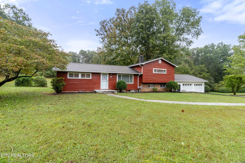 105 Carl Garrett Rd, Lancing, TN 37770