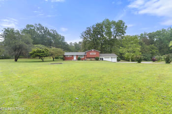 105 Carl Garrett Rd, Lancing, TN 37770
