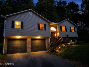 105 Cedar Cir, Jacksboro, TN 37757