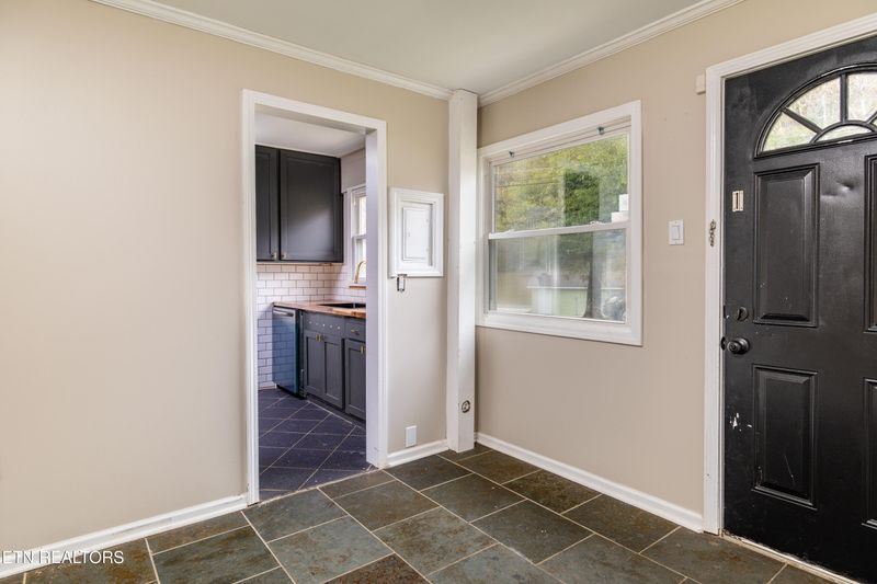 105 Cedar Ln, Oak Ridge, TN 37830