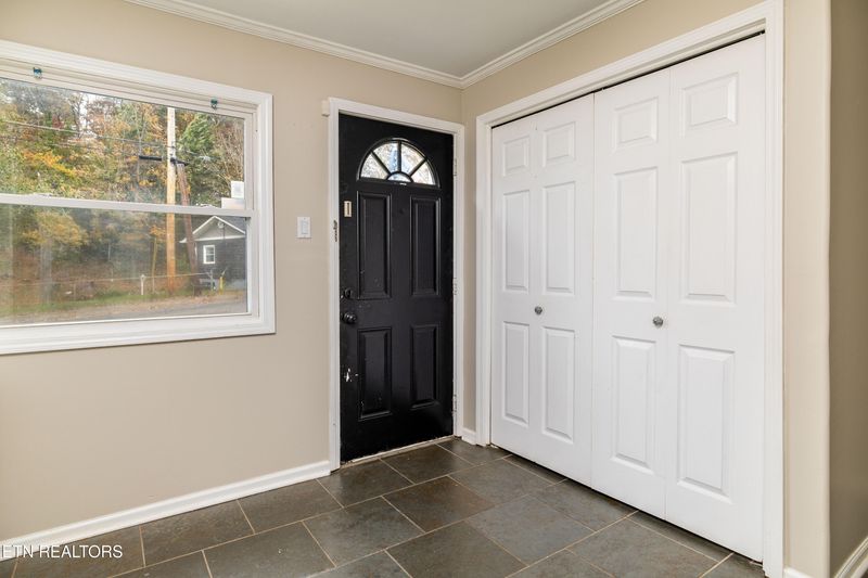 105 Cedar Ln, Oak Ridge, TN 37830