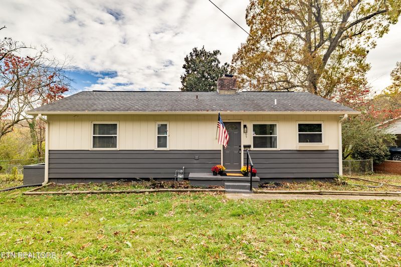 105 Cedar Ln, Oak Ridge, TN 37830