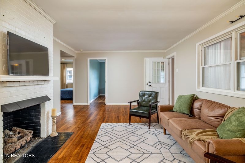 105 Cedar Ln, Oak Ridge, TN 37830