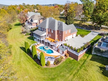 105 Center Park Ln, Oak Ridge, TN 37830
