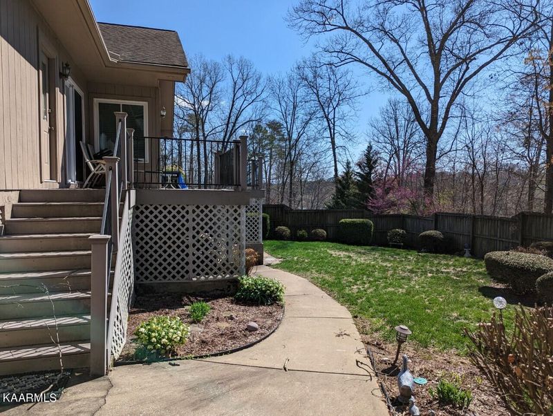 105 Chaloni Ln, Loudon, TN 37774