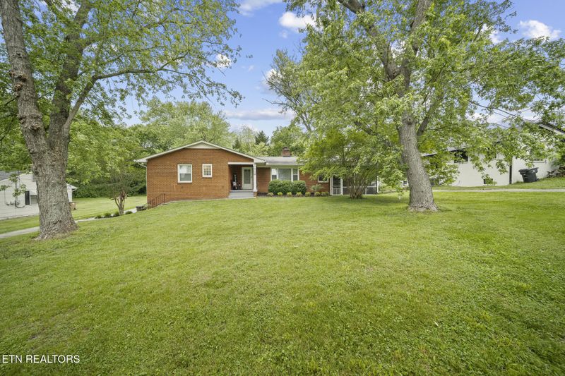 105 Charlene Ln, Knoxville, TN 37912