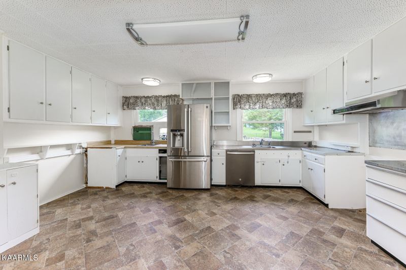 105 Chatham Ln, Oak Ridge, TN 37830