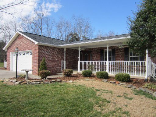 105 Chester Ln, Oak Ridge, TN 37830