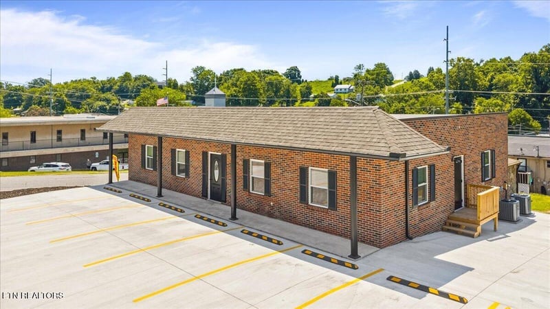 105 Church Al #A, Jacksboro, TN 37757