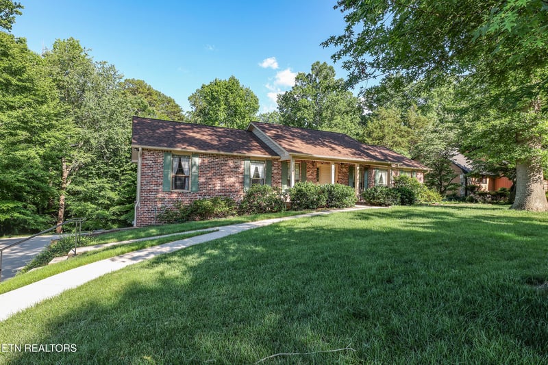 105 Claymore Ln, Oak Ridge, TN 37830