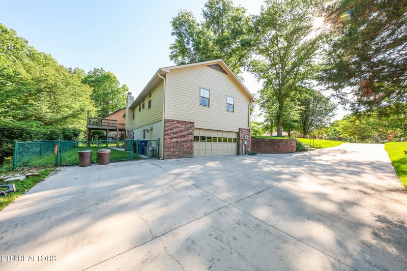 105 Claymore Ln, Oak Ridge, TN 37830