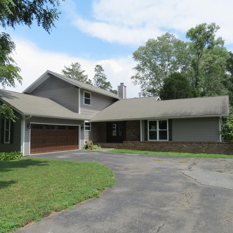 105 Danbury Dr, Oak Ridge, TN 37830