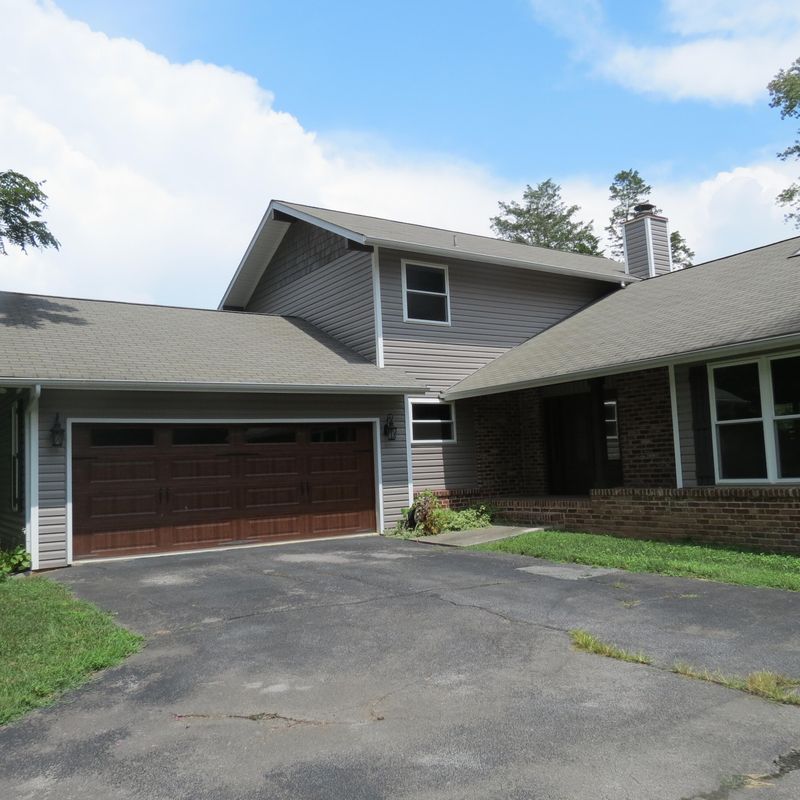 105 Danbury Dr, Oak Ridge, TN 37830