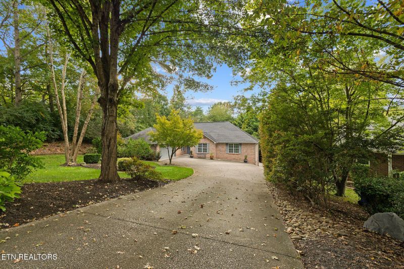 105 Deerfield Ln, Oak Ridge, TN 37830