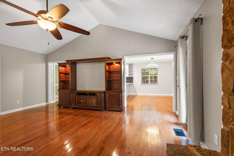 105 Deerfield Ln, Oak Ridge, TN 37830