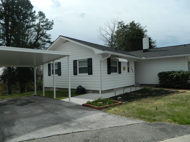 105 Dixie Ln, Oak Ridge, TN 37830