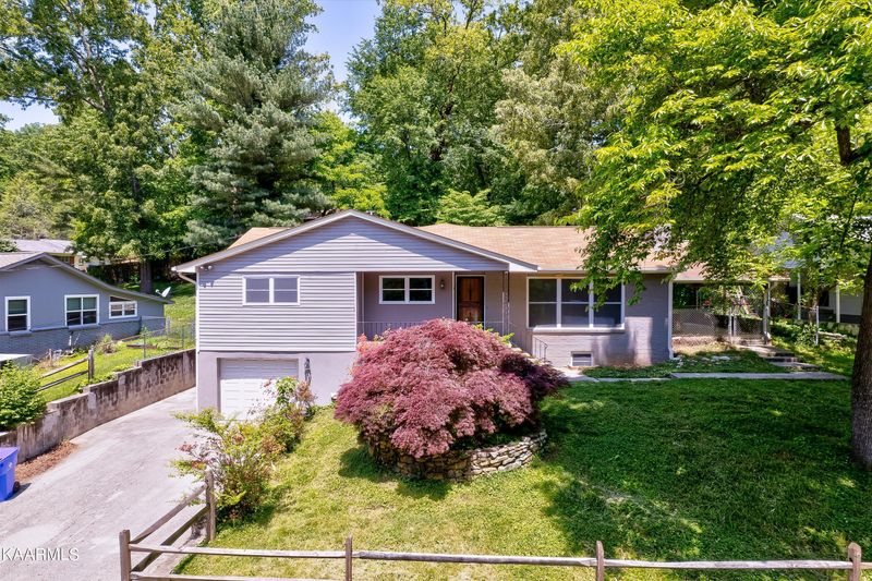 105 E Irving Ln, Oak Ridge, TN 37830