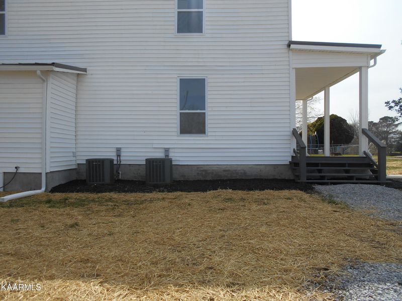 105 E Magnolia St, Niota, TN 37826