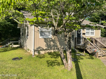 105 E Passmore Ln, Oak Ridge, TN 37830