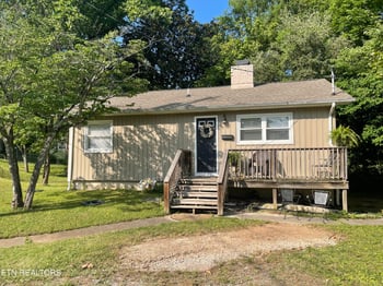 105 E Passmore Ln, Oak Ridge, TN 37830