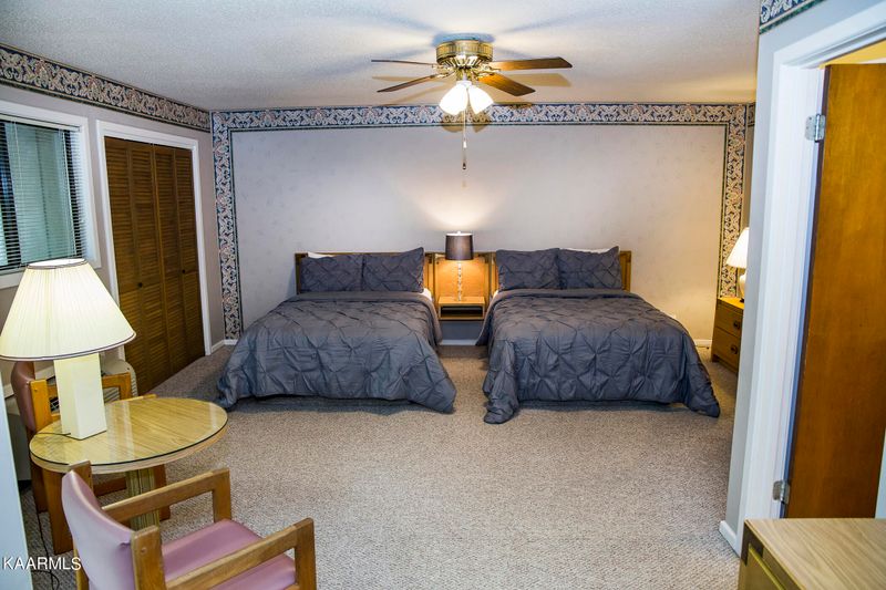 105 Eagle Ct, Crossville, TN 38558