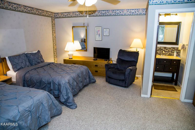 105 Eagle Ct, Crossville, TN 38558