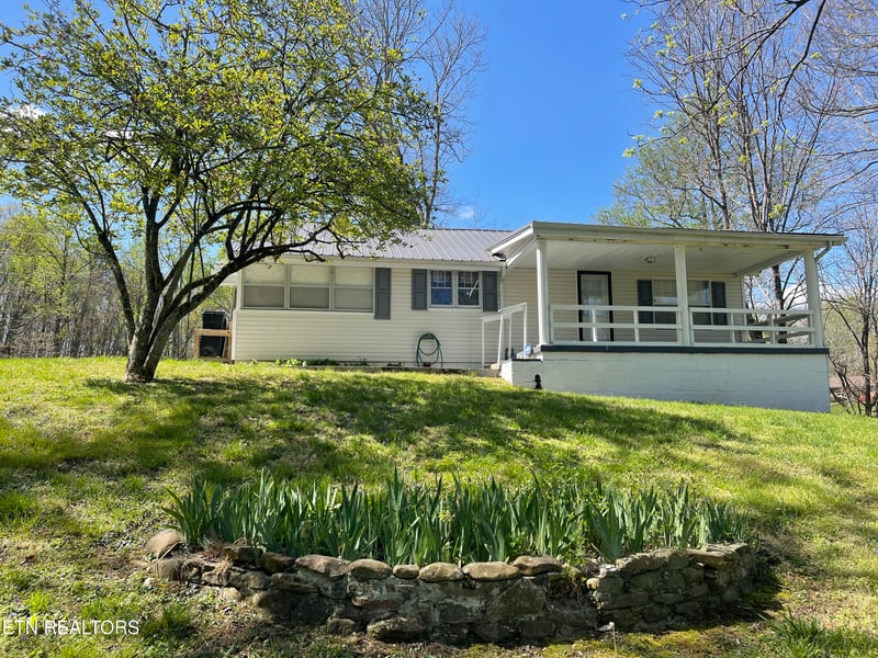 105 Echo Valley Rd, Rocky Top, TN 37769