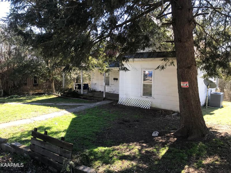 105 Euclid St, Athens, TN 37303