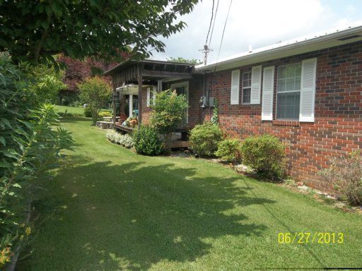 105 Gaskin Cir, Wartburg, TN 37887