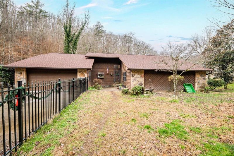 105 Graceland Rd, Oak Ridge, TN 37830