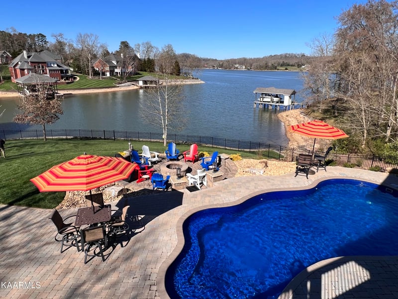 105 Harbor Point Cv, Lenoir City, TN 37772