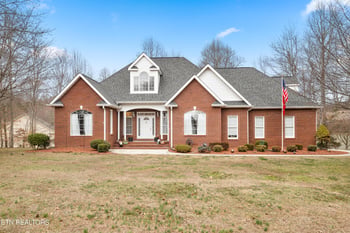 105 Hemlock Ln, Rocky Top, TN 37769