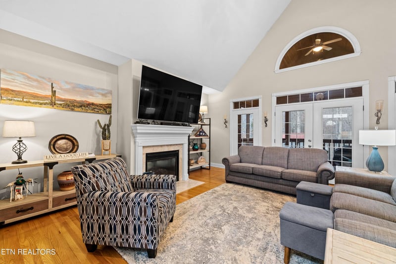 105 Hemlock Ln, Rocky Top, TN 37769