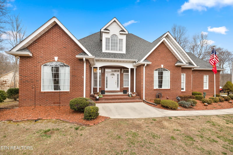 105 Hemlock Ln, Rocky Top, TN 37769