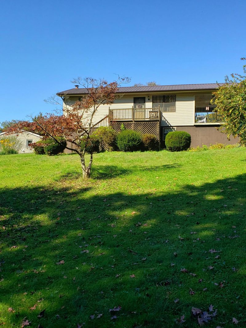 105 Hilltop Rd, Lafollette, TN 37766