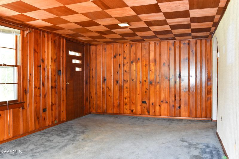 105 Howard Human Rd, Lancing, TN 37770