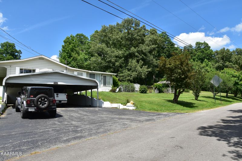 105 Howard Human Rd, Lancing, TN 37770