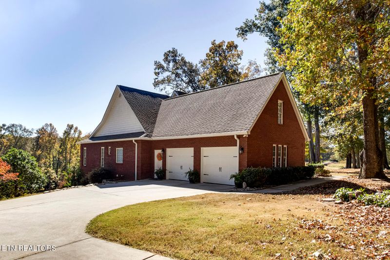 105 Idle Oaks Dr, Kingston, TN 37763
