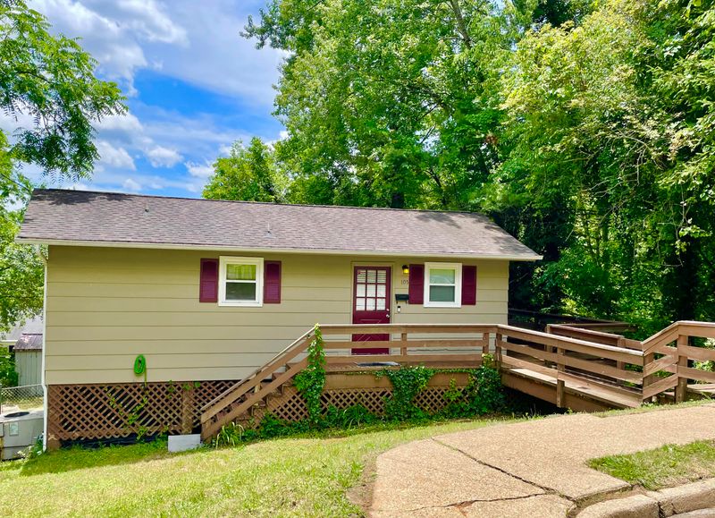 105 Jay Ln, Oak Ridge, TN 37830
